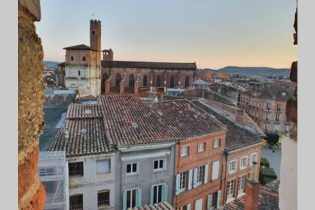 Appartement Exceptionnel 4 Etoiles Hyper Centre Albi 65 M2 Au 4Eme Etage Sans Ascenseur Avec Une Tour Du 12Eme Siecle المظهر الخارجي الصورة
