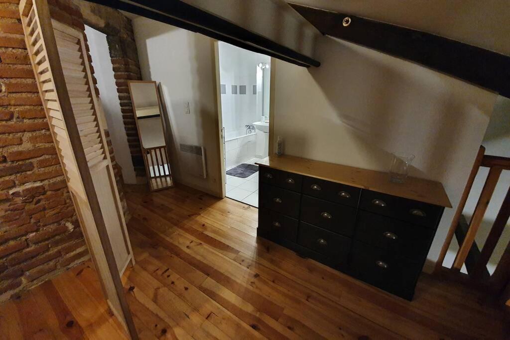 Appartement Exceptionnel 4 Etoiles Hyper Centre Albi 65 M2 Au 4Eme Etage Sans Ascenseur Avec Une Tour Du 12Eme Siecle المظهر الخارجي الصورة
