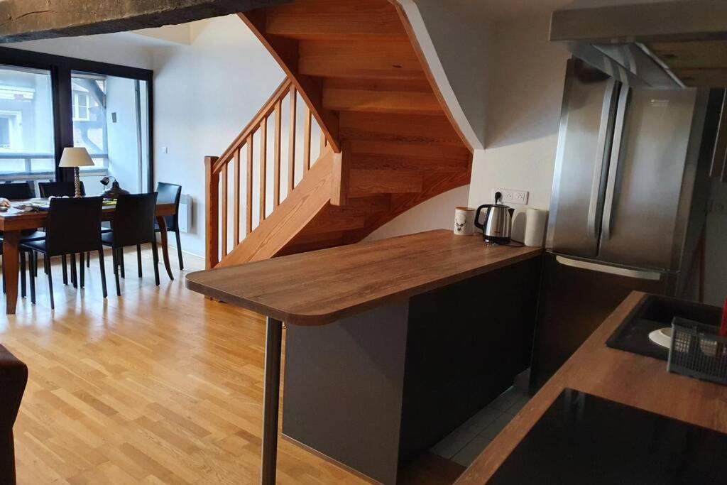 Appartement Exceptionnel 4 Etoiles Hyper Centre Albi 65 M2 Au 4Eme Etage Sans Ascenseur Avec Une Tour Du 12Eme Siecle المظهر الخارجي الصورة