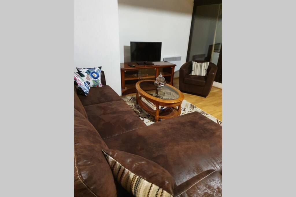 Appartement Exceptionnel 4 Etoiles Hyper Centre Albi 65 M2 Au 4Eme Etage Sans Ascenseur Avec Une Tour Du 12Eme Siecle المظهر الخارجي الصورة